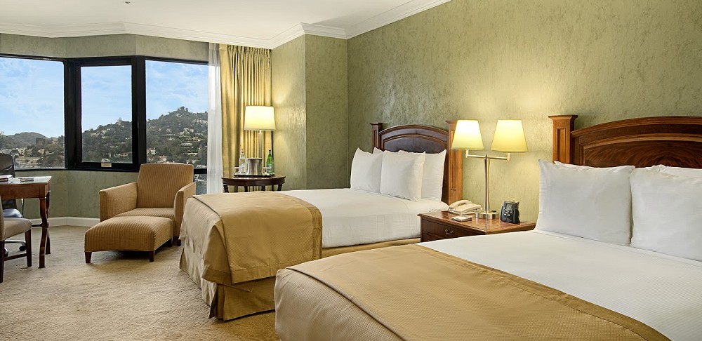 Hilton Los Angeles Universal City guestroom QQ