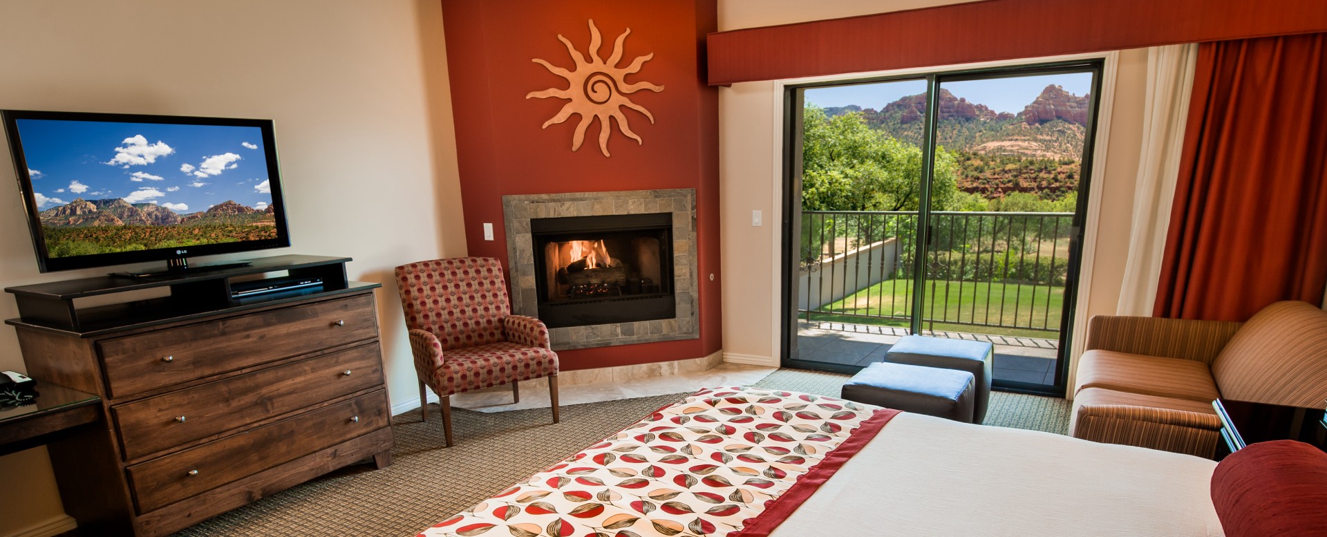 Best Western Plus Arroyo Roble Hotel - Guestroom with fireplace