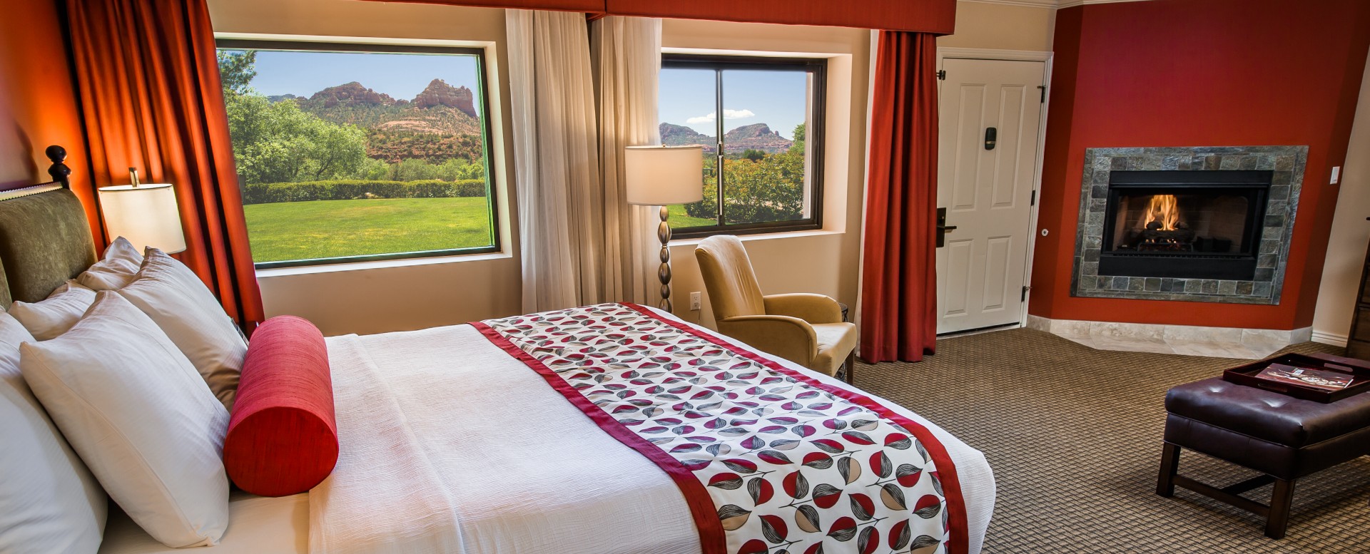 Best Western Plus Arroyo Roble Hotel - Guestroom with fireplace