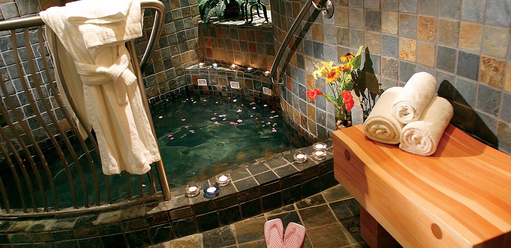 Harrison Hot Springs Spa Suite