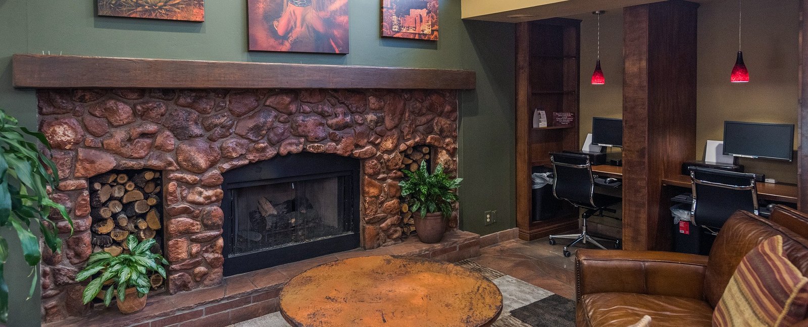 Best Western Plus Inn of Sedona-Lobby Sitting Area with Business Center