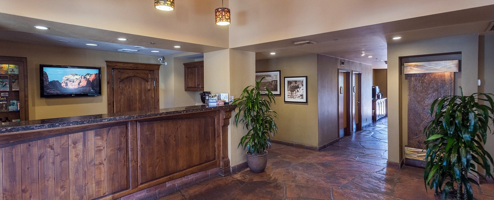 Best Western Plus Inn of Sedona-Front Desk