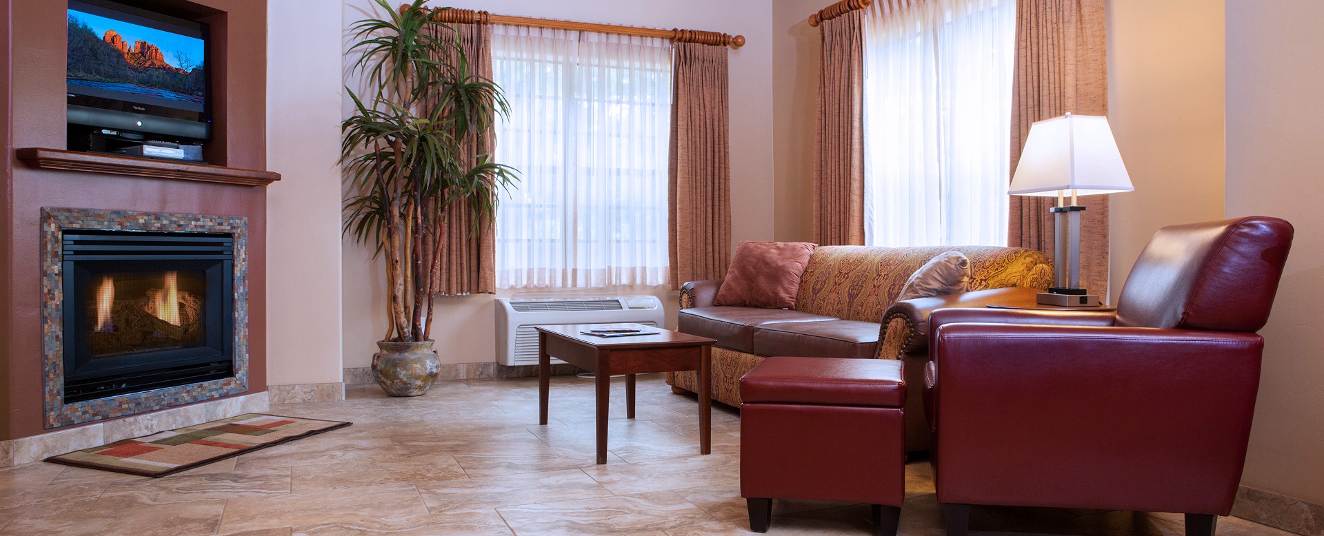 Sedona Real Inn & Suites - suite parlor