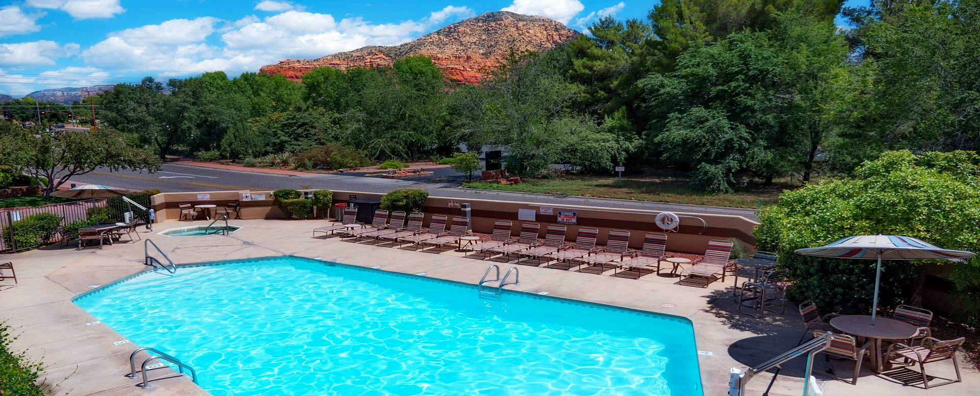 セドナのホテル Sedona Real Inn & Suites - pool area