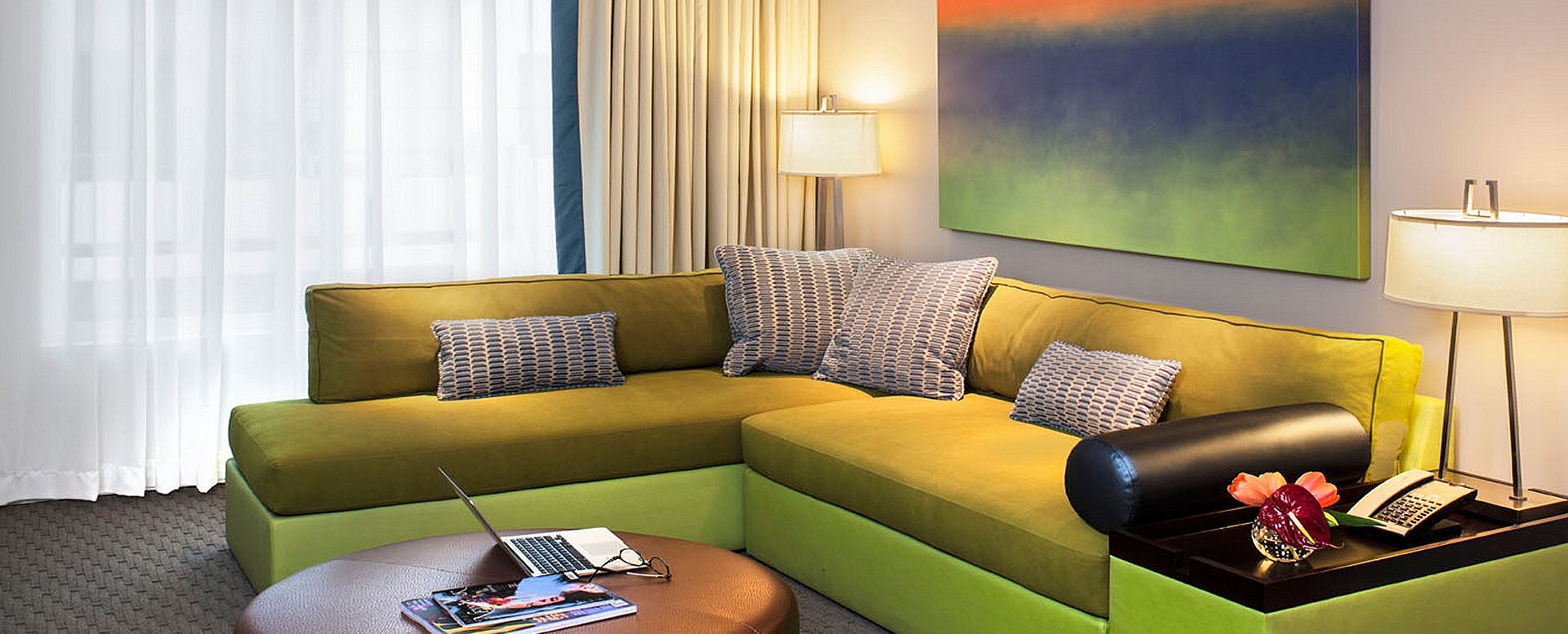 Sunset Marquis Hotel - guestroom living area