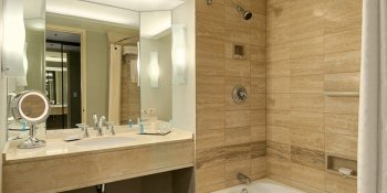 豪华浴室 / Luxurious Bathrooms